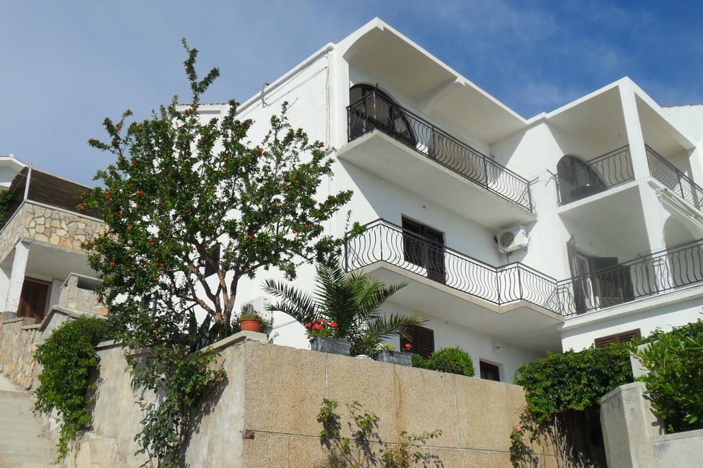 Apartments Maria Tisno Exterior photo