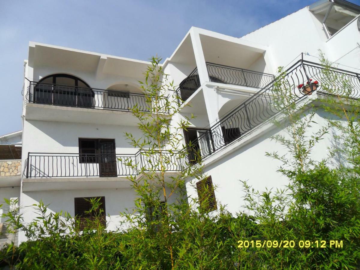 Apartments Maria Tisno Exterior photo